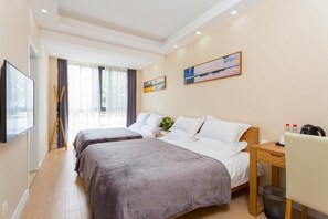 مكتب وستائر تعتيم وتجهيزات عازلة للصوت وواي فاي مجانًا