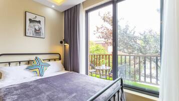 Deluxe Family Room | Desk, blackout drapes, soundproofing, free WiFi