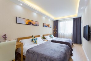 مكتب وستائر تعتيم وتجهيزات عازلة للصوت وواي فاي مجانًا