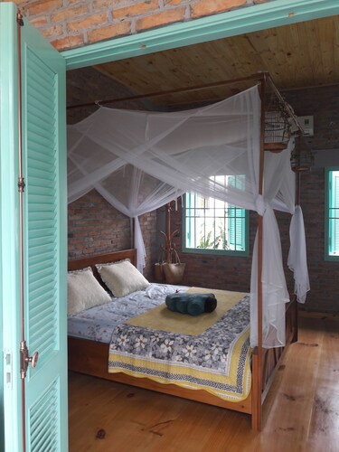 Nam Thi Holiday Home