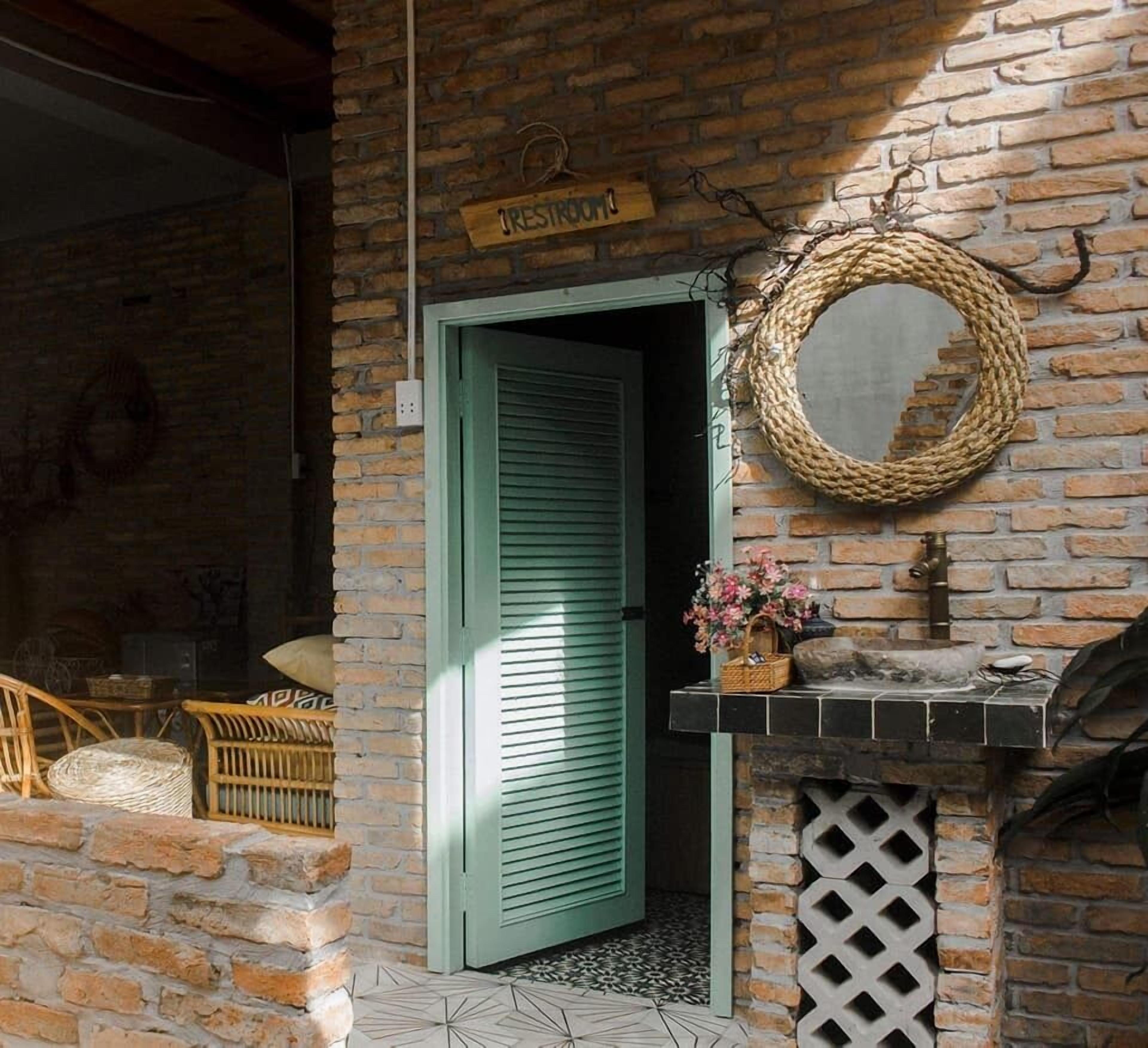 Ducha, artículos de higiene personal gratuitos y secador de pelo