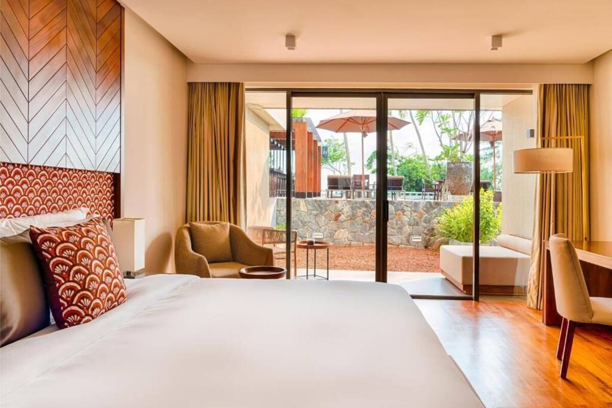 Ropa de cama de alta calidad, minibar, caja fuerte y escritorio