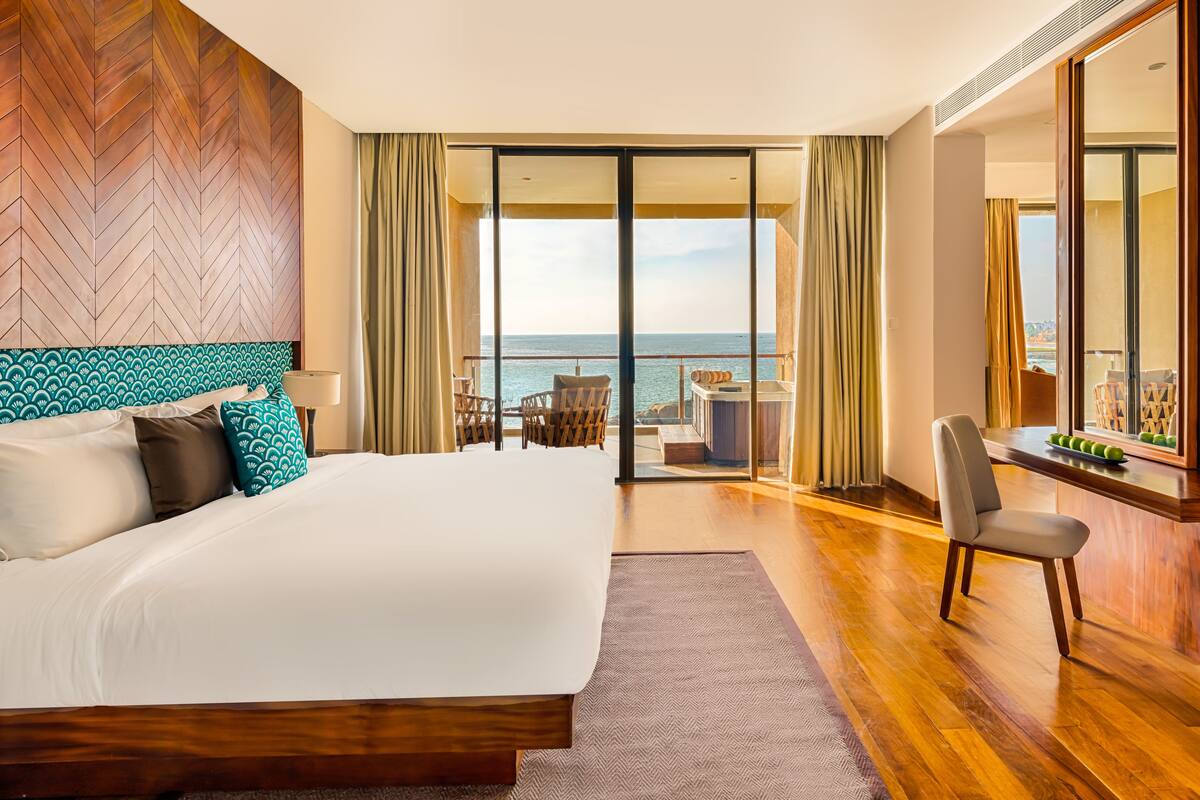 Junior Suite, 1 King Bed, Jetted Tub, Ocean View | Premium bedding, minibar, in-room safe, desk
