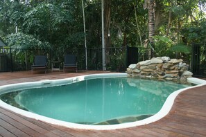 Outdoor pool - Atoll Close Port Douglas Holiday House (Port Douglas)