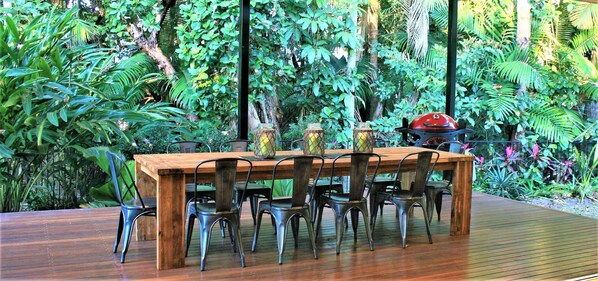 Outdoor dining - Atoll Close Port Douglas Holiday House (Port Douglas)