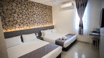 Habitación Premium con 2 camas individuales, 2 camas matrimoniales | 1 habitación, escritorio y insonorización