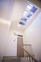 1 habitación, escritorio y sistema de insonorización 