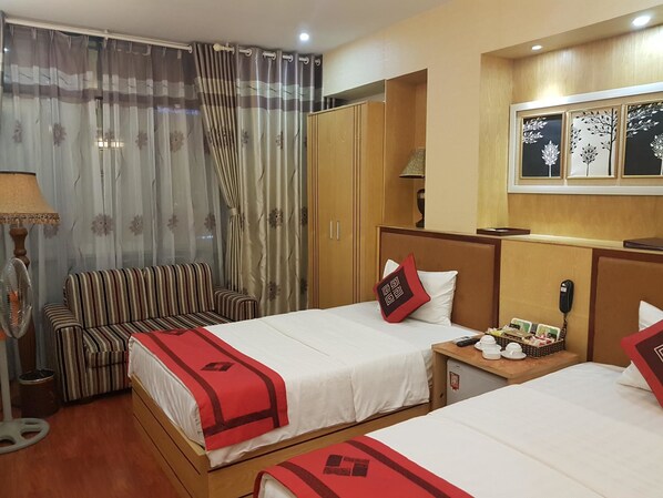 セーフティボックス (室内)、デスク、アイロン / アイロン台、WiFi (無料)