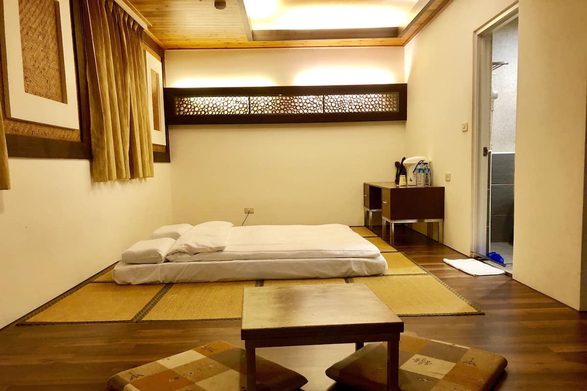 standard double room | blackout curtains, free wifi, bed sheets