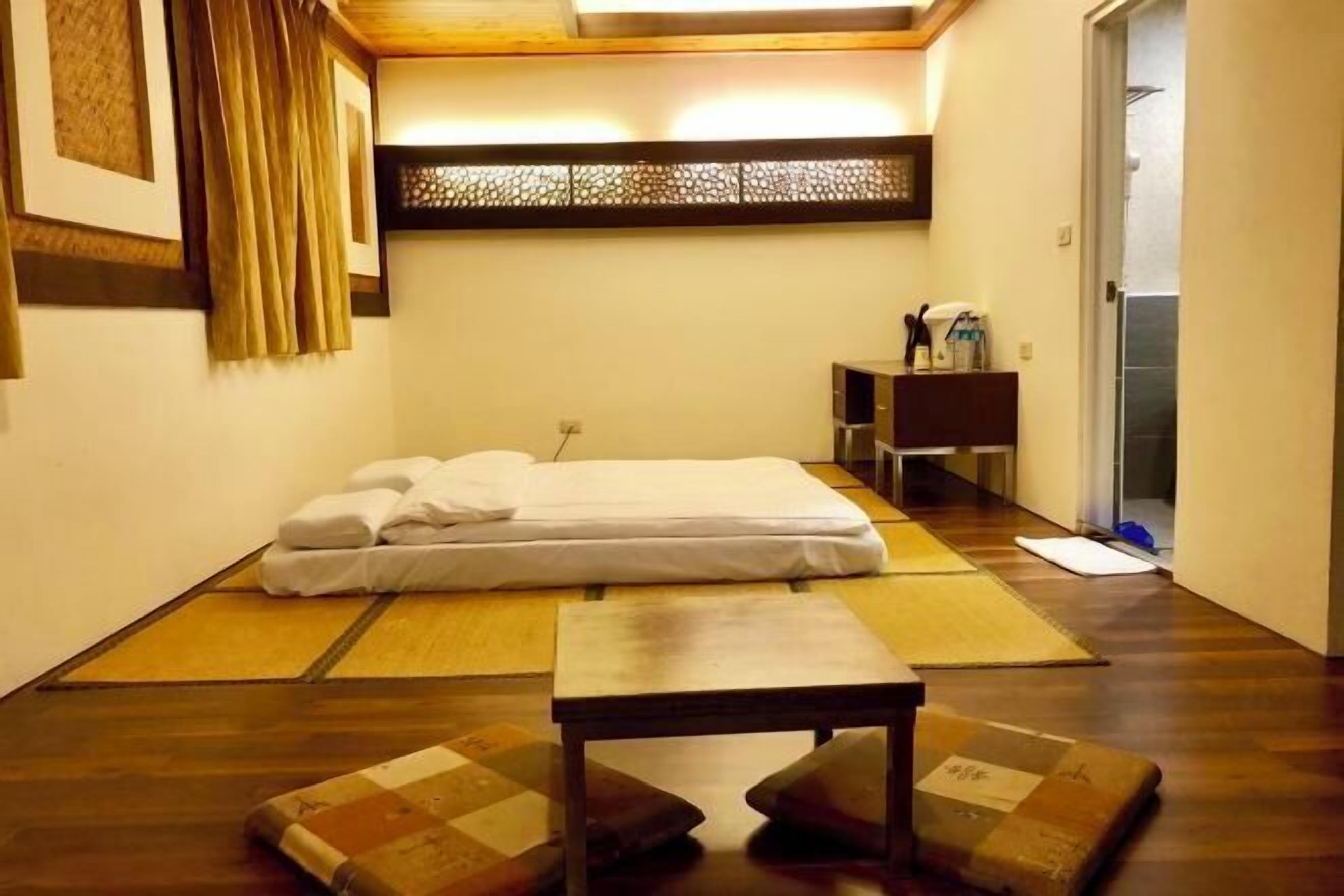 1 bedroom, blackout drapes, free WiFi, bed sheets