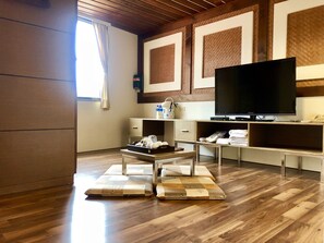 Habitación cuádruple superior | 1 habitación, cortinas blackout, wifi gratis y ropa de cama