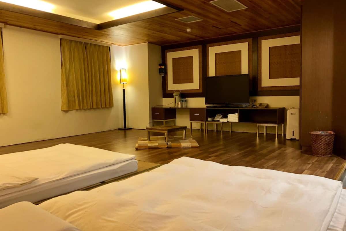 standard quadruple room | blackout curtains, free wifi, bed sheets