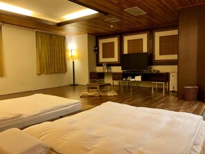 Habitació quàdruple estàndard | 1 dormitori, cortines opaques, wifi gratuïta i roba de llit 