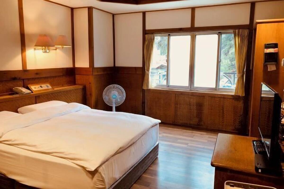 1 多间卧室、遮光窗帘、免费 WiFi、床单