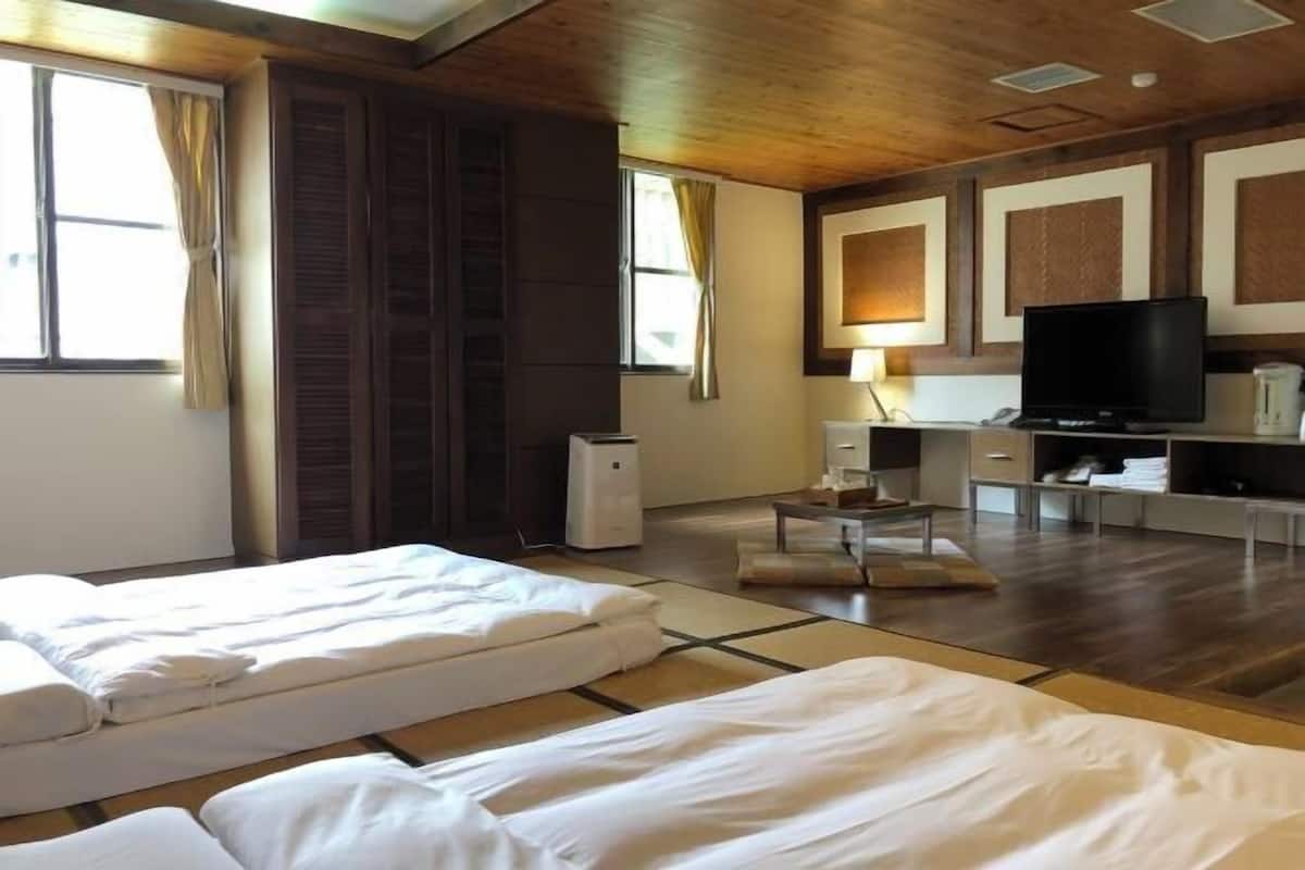 1 多间卧室、遮光窗帘、免费 WiFi、床单