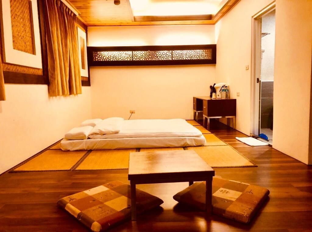1 habitación, cortinas blackout, wifi gratis y ropa de cama 