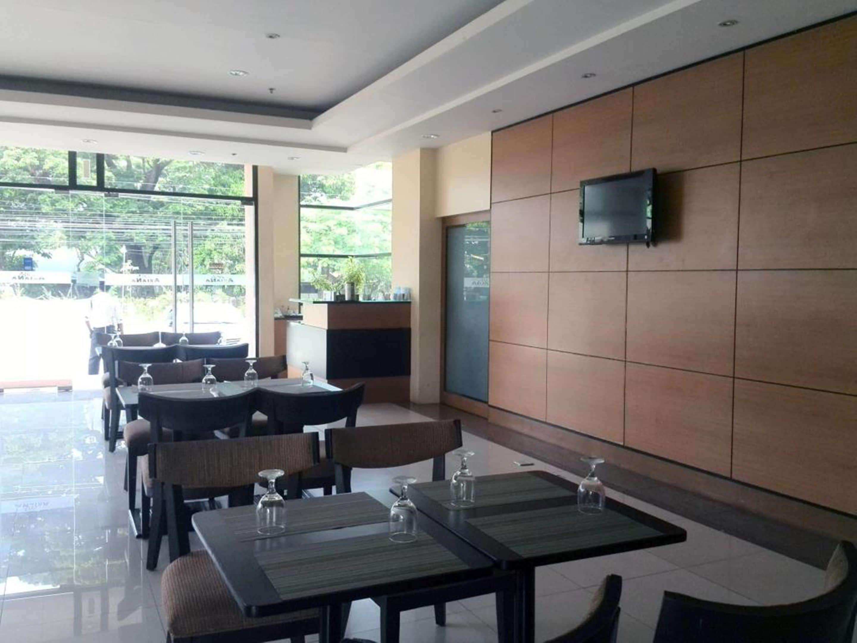 Breakfast, lunch, dinner served; local and international cuisine 