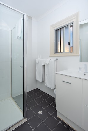 Apartment, 2 Bedrooms | Bathroom | Free toiletries, hair dryer, towels, soap - The Mile End Hotel (Mile End)