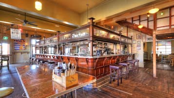 Bar (in der Unterkunft)