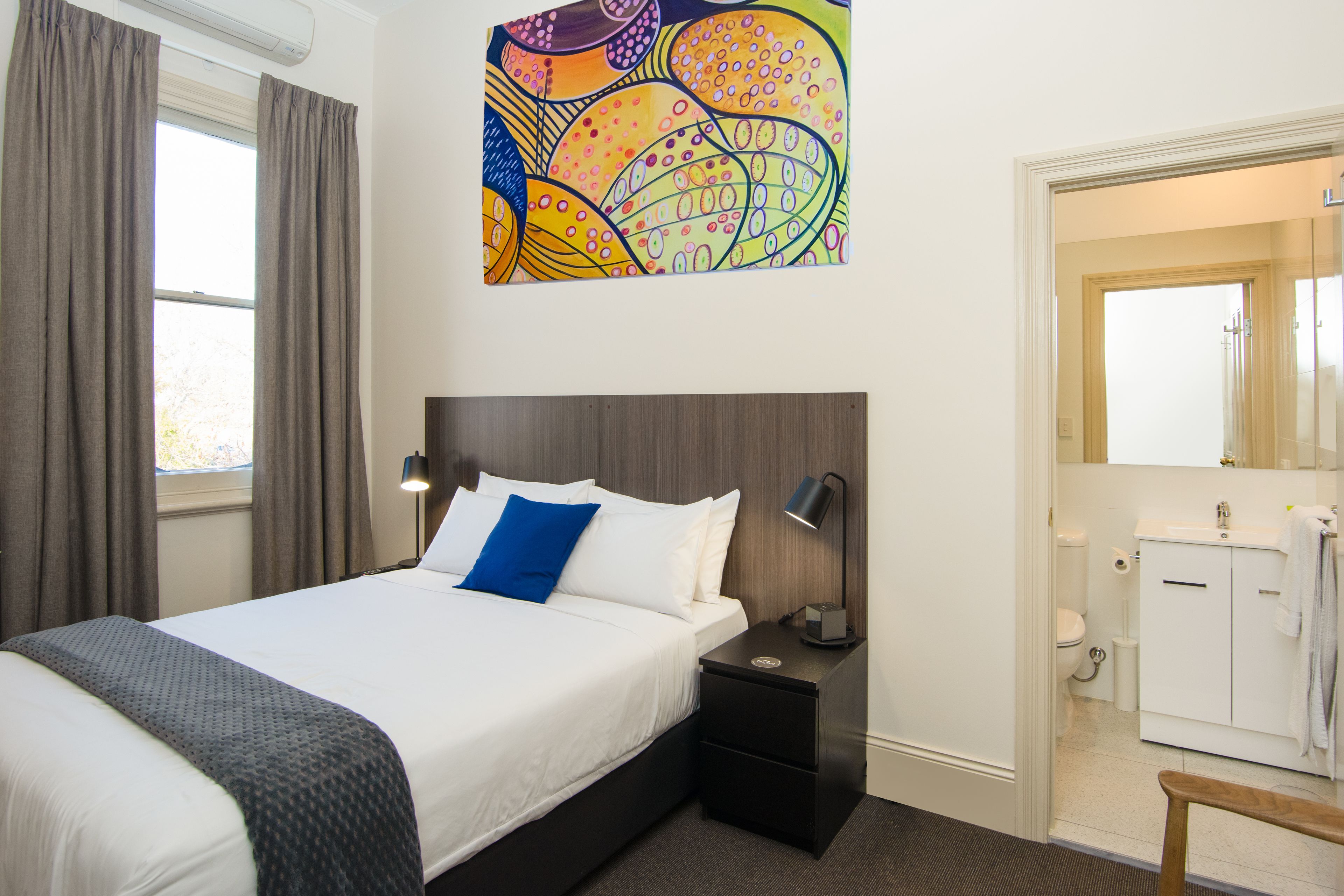 standard room, ensuite | premium bedding, blackout curtains, free wifi, bed sheets
