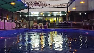 Kolam renang outdoor