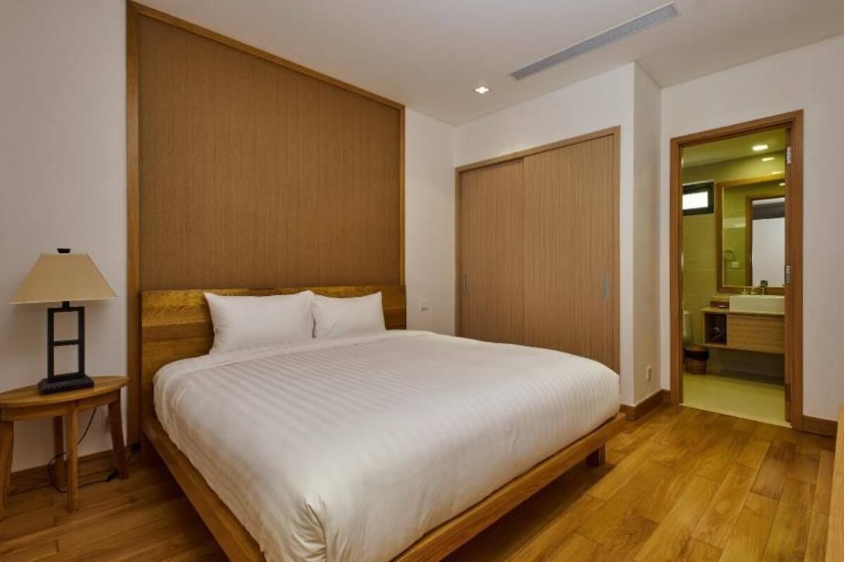 Sunrise Apartment | Minibar, desk, iron/ironing board, free WiFi