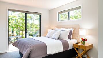Premium Cottage, 2 Bedrooms, Non Smoking, Kitchen (Kowhai) | Premium bedding, Select Comfort beds, in-room safe