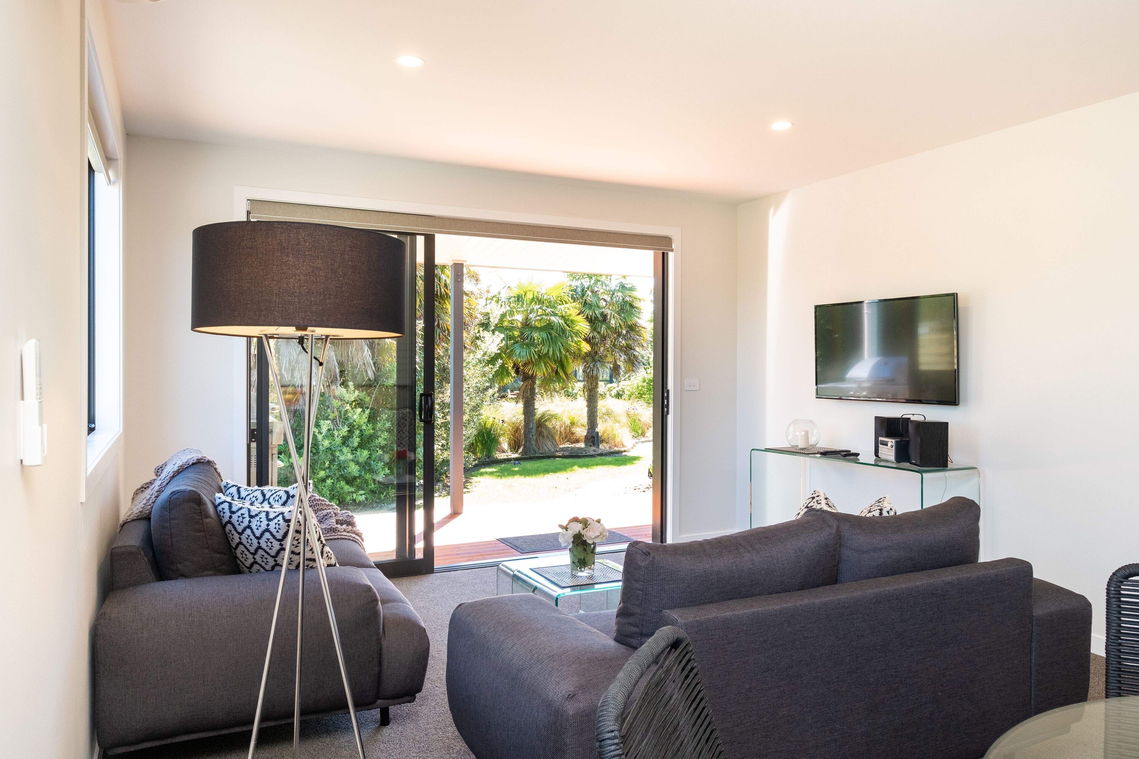 Premium Cottage, 2 Bedrooms, Non Smoking, Kitchen (Kowhai) | Living room