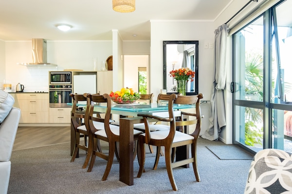 Family Cottage, 2 Bedrooms, Non Smoking, Kitchen (Hydrangea Cottage) | In-room dining