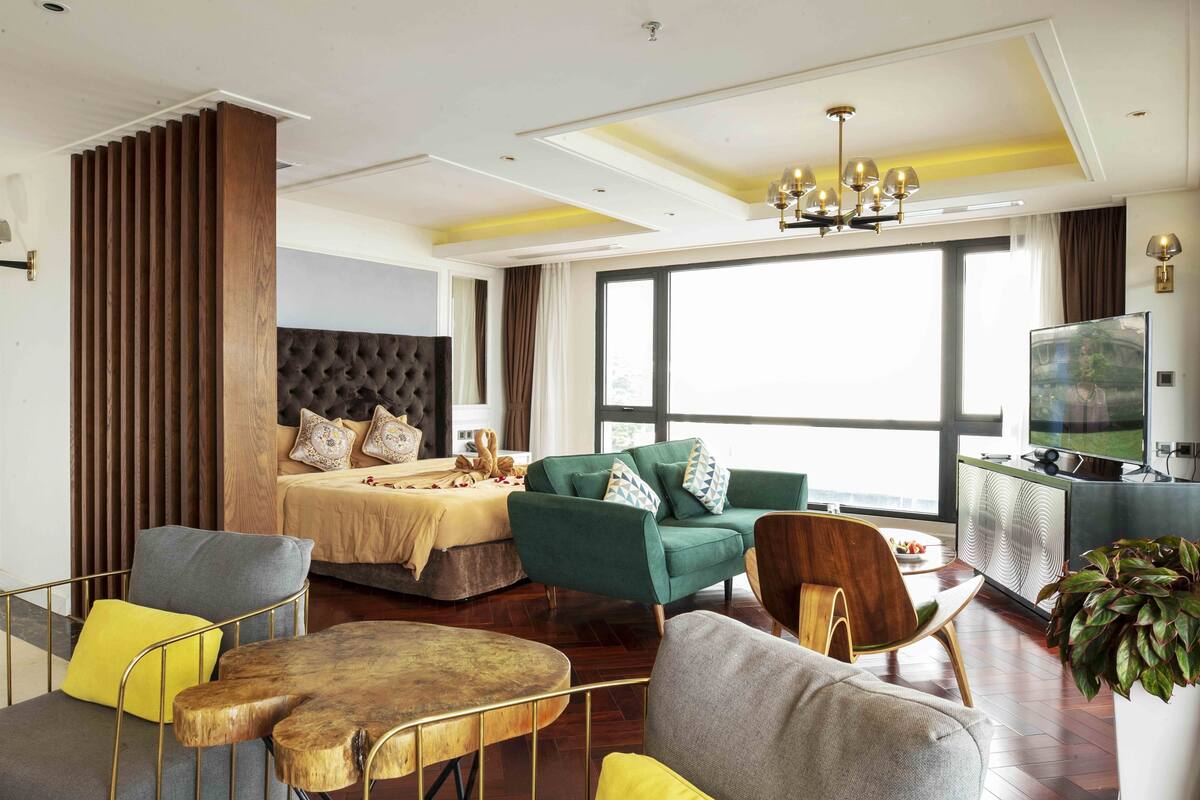 Sofia Suite | Minibar, desk, blackout curtains, free WiFi