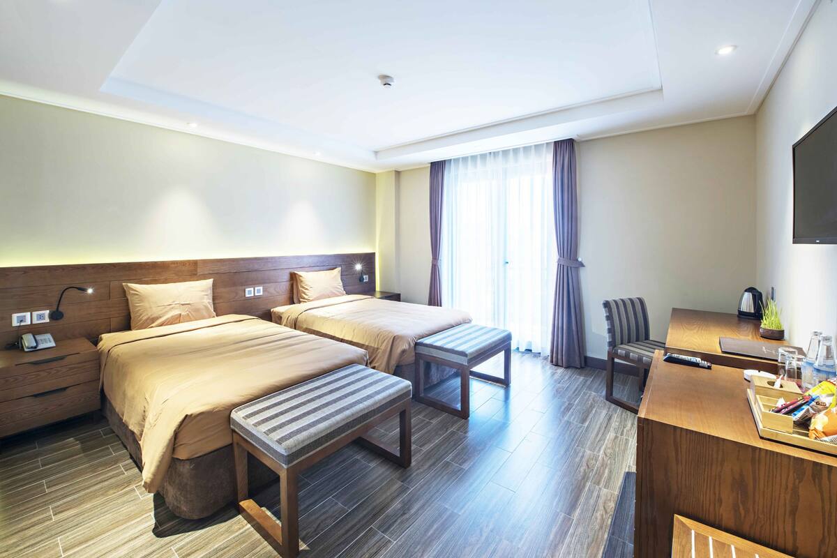 Suite | Minibar, desk, blackout curtains, free WiFi