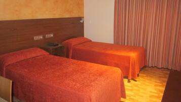 Desk, free cots/infant beds, free WiFi