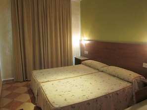 Desk, free cots/infant beds, free WiFi - Hotel Totana Sur (Totana)