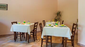 Colazione a buffet inclusa, servita tutte le mattine
