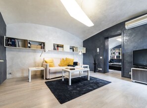 Apartment, 1 Schlafzimmer | Wohnbereich | Fernseher