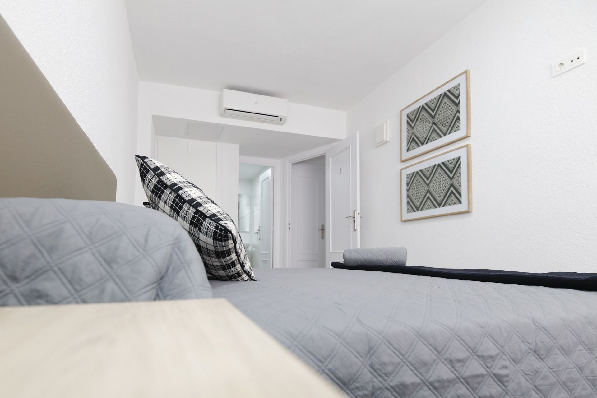 Vierbettzimmer | Schreibtisch, Verdunkelungsvorhänge, schallisolierte Zimmer