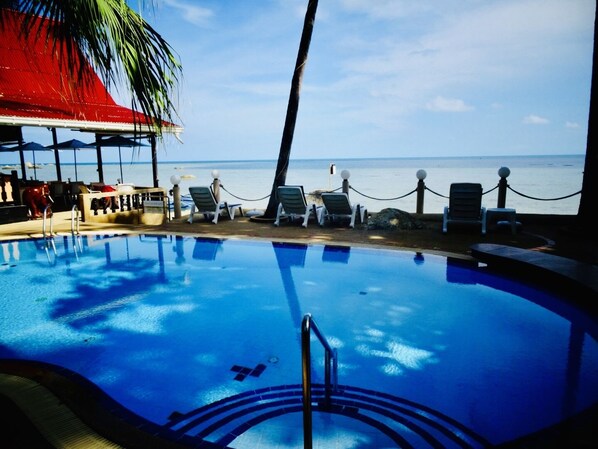 Outdoor pool, pool umbrellas, sun loungers - Starbay Samui (Koh Samui)