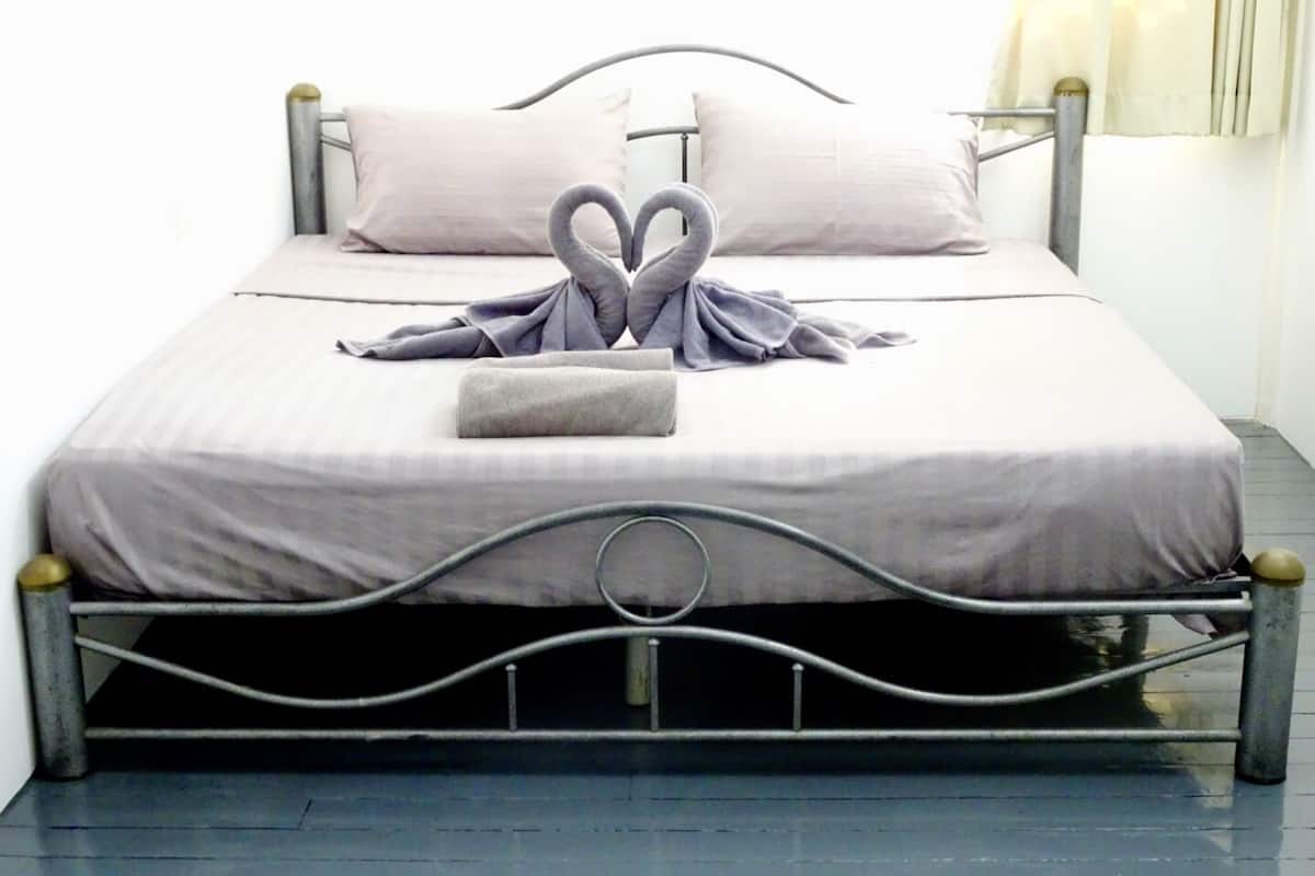 Free WiFi, individually decorated, individually furnished, bed sheets