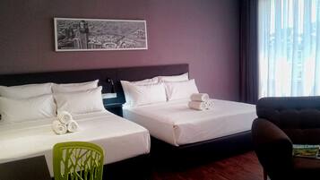 Ropa de cama de alta calidad y escritorio