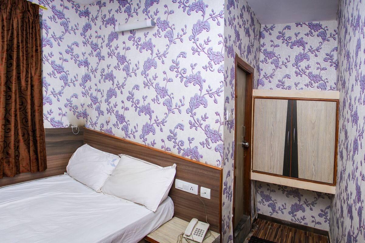 Premium bedding, rollaway beds, free WiFi