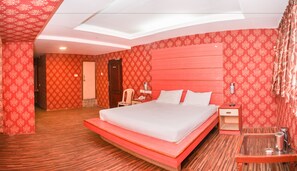 Premium bedding, rollaway beds, free WiFi