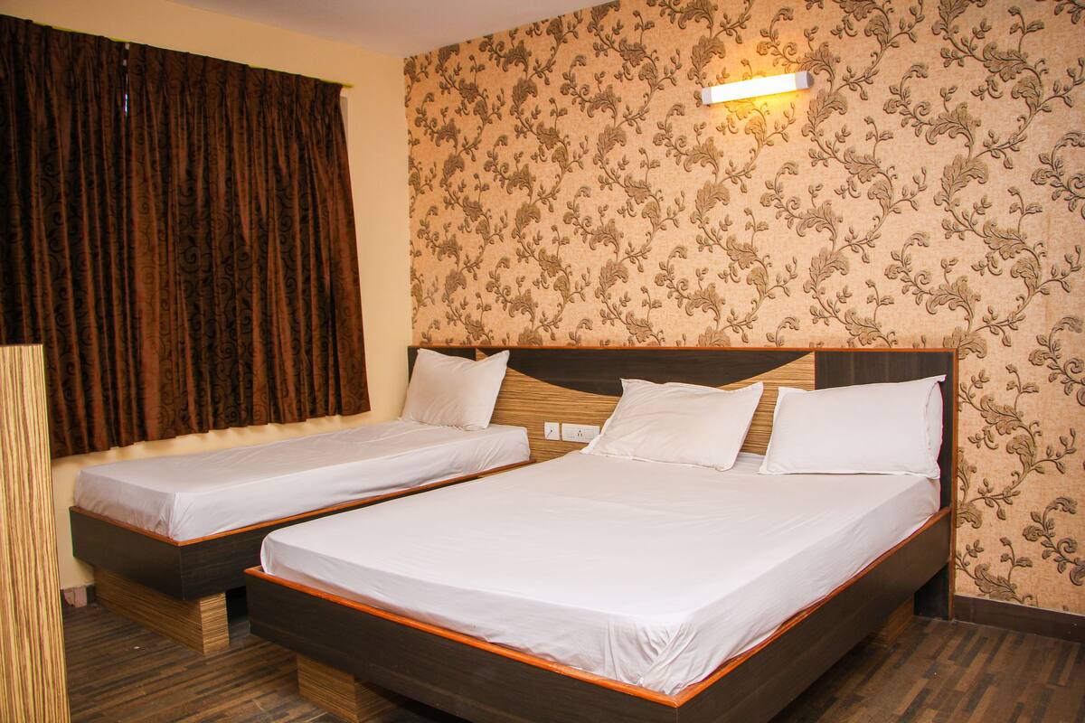 Premium bedding, rollaway beds, free WiFi