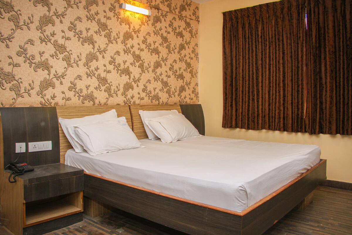 Premium bedding, rollaway beds, free WiFi