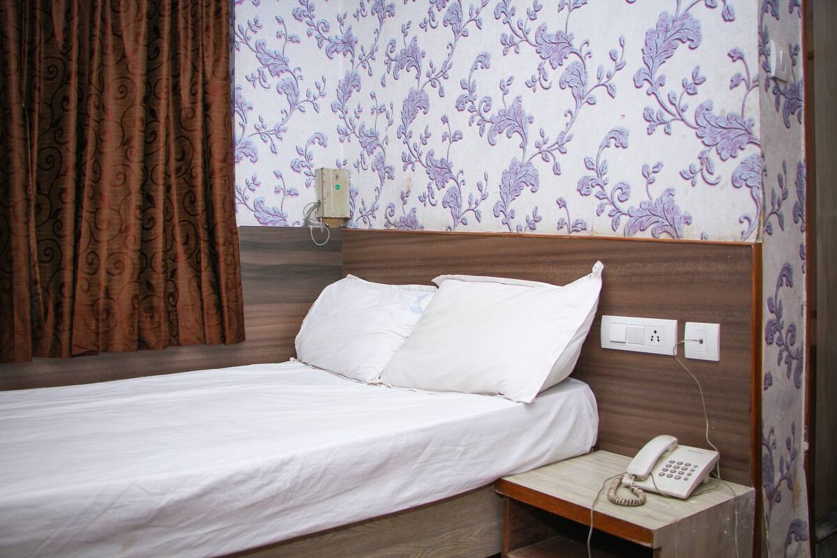 Premium bedding, rollaway beds, free WiFi