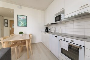 Private kitchenette - Hiisi Homes Riihimäki (Riihimaki)