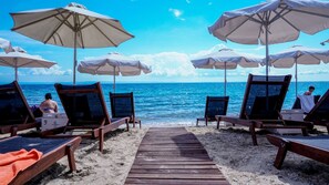 Beach - Costa Domus Blue Luxury Apartments (Sithonia)