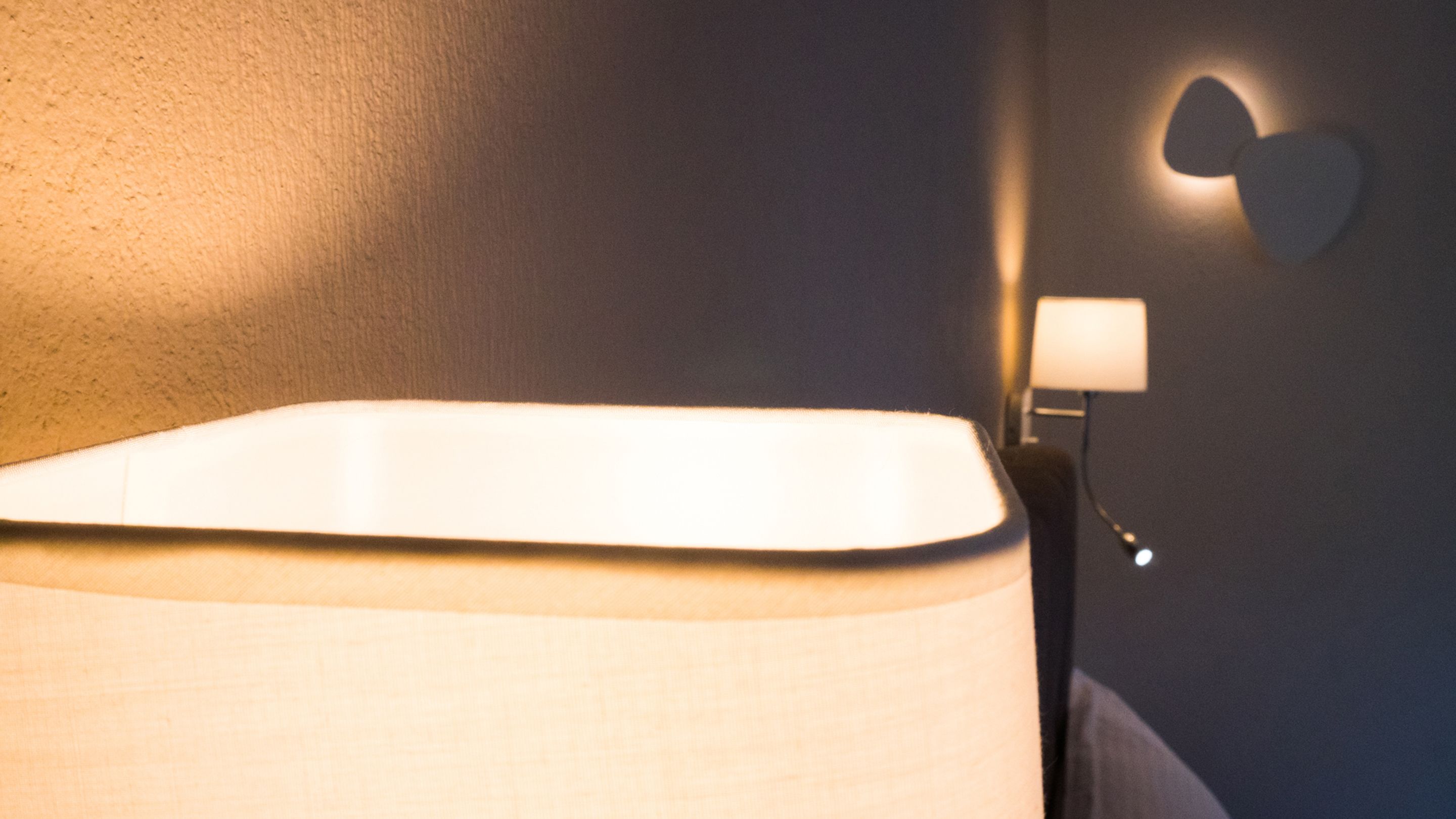 standard double room | in-room safe, desk, blackout curtains, soundproofing