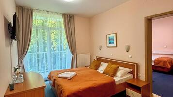 Comfort Room, 2 Bedrooms | Desk, laptop workspace, free WiFi, bed sheets