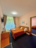 Comfort Room, 2 Bedrooms | Hypo-allergenic bedding available, desk, laptop workspace, WiFi (free)