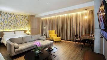 Junior Suite, 1 King Bed